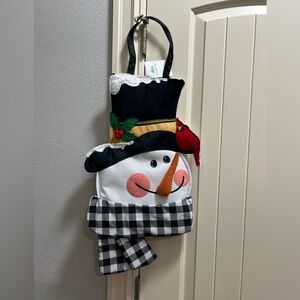 Christmas Decor, Hallmark Snowman and Friends hanger. NEW